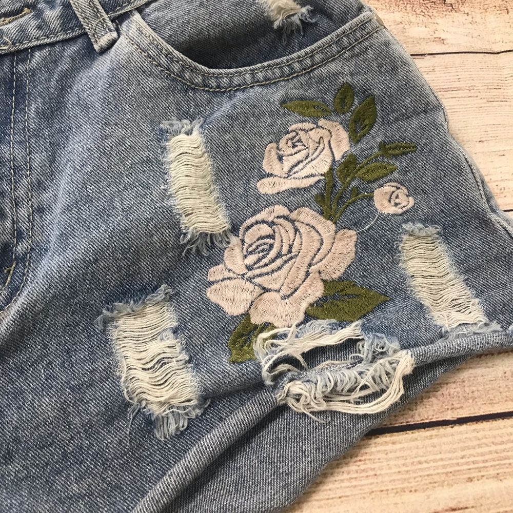 ETWO Jean Shorts - Size Medium - Picture 3 of 5